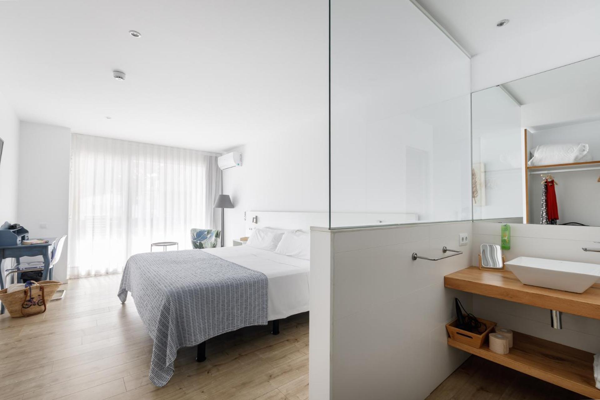 Hotel Hcp กาเลญา เด ปาลาฟรูเจล ภายนอก รูปภาพ