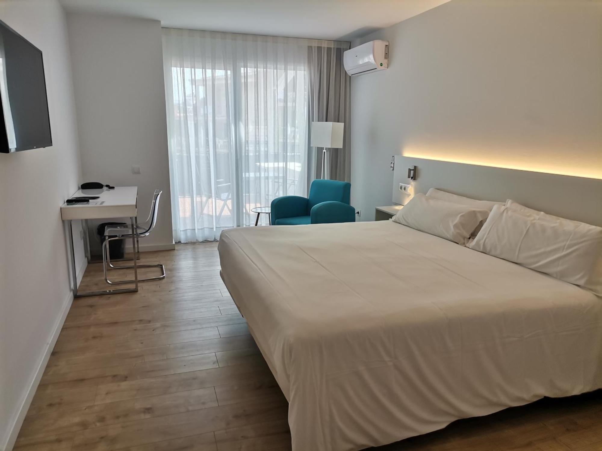 Hotel Hcp กาเลญา เด ปาลาฟรูเจล ภายนอก รูปภาพ